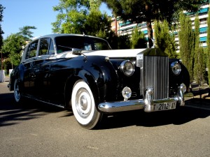 El clí¡sico por excelencia en una boda: No es un coche, es un Rolls Royce
